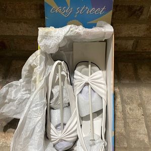 Easy Street Fantasia sling back sandal size 7M